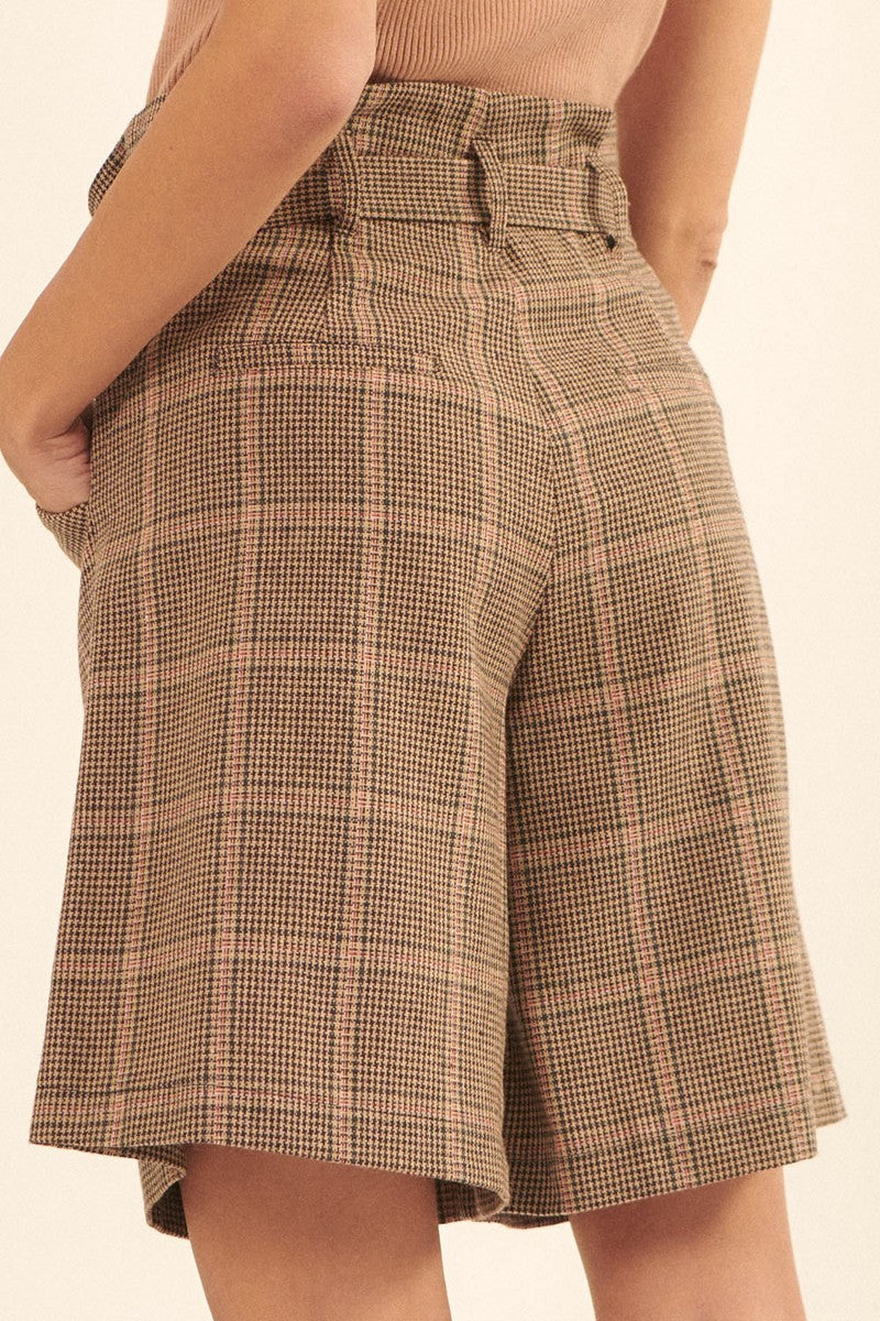 A Pair Of Wide Woven Plaid Shorts